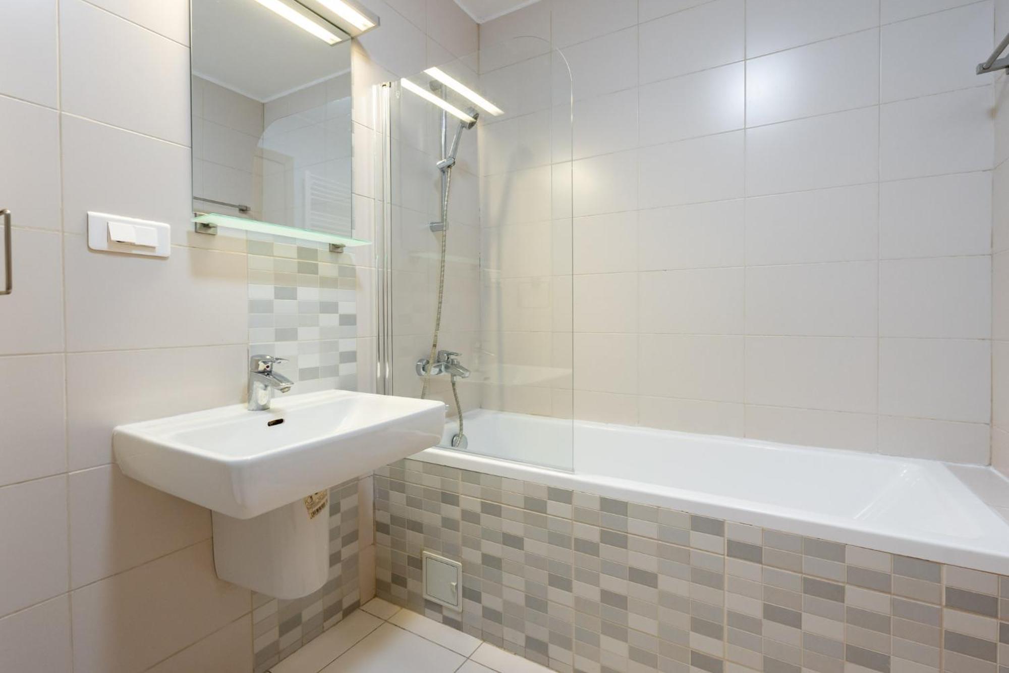 Lazynest - Modern Apartment With Parking & Balcony Bukarest Kültér fotó