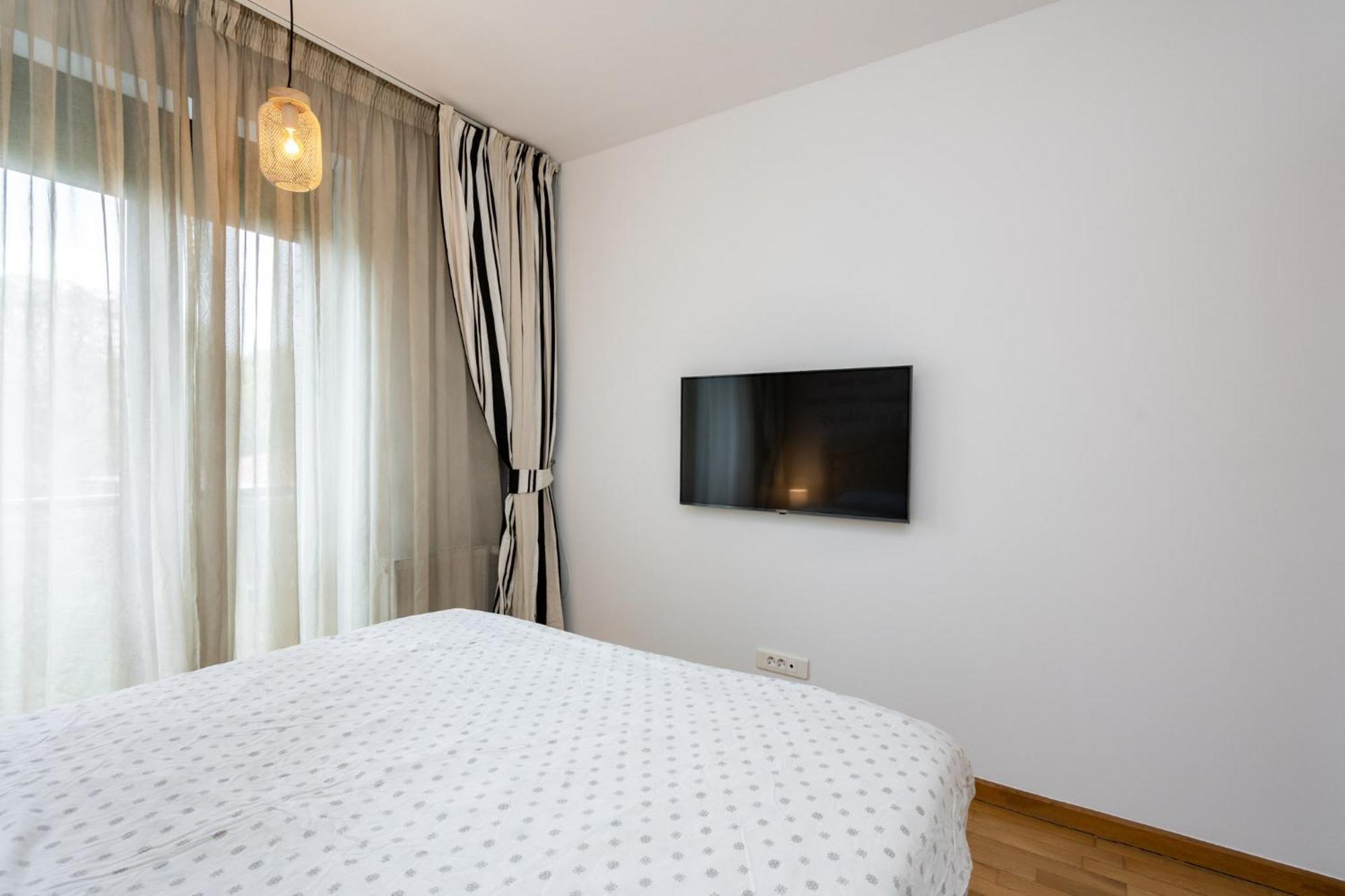 Lazynest - Modern Apartment With Parking & Balcony Bukarest Kültér fotó