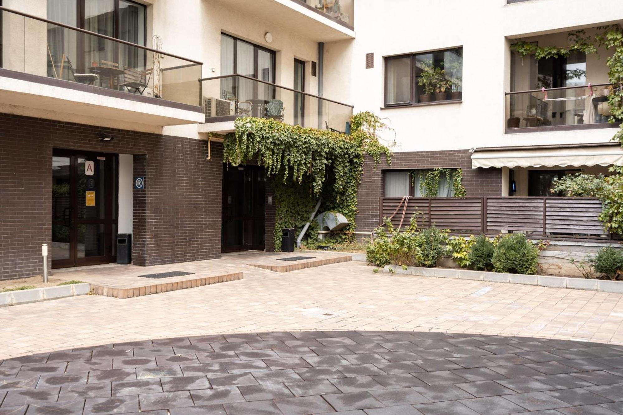 Lazynest - Modern Apartment With Parking & Balcony Bukarest Kültér fotó