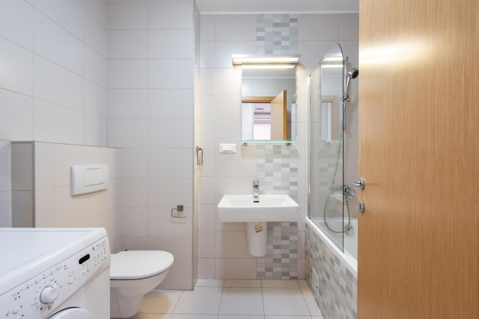 Lazynest - Modern Apartment With Parking & Balcony Bukarest Kültér fotó